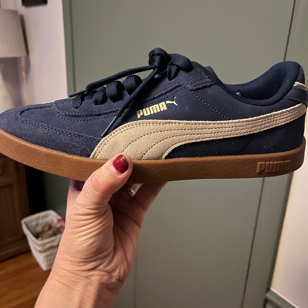 Puma Mens Navy and Beige Suede Sneakers